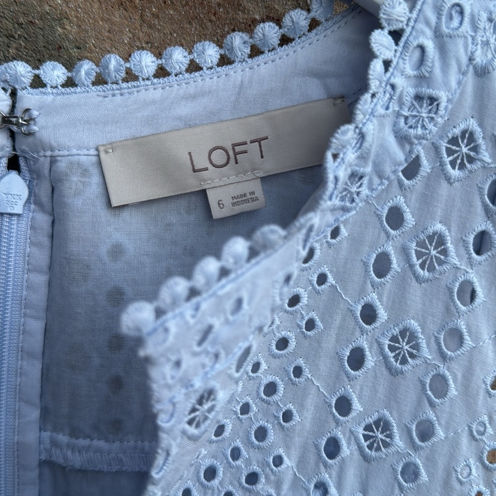 LOFT periwinkle eyelet dress. Size 6 - Picture 4 of 8